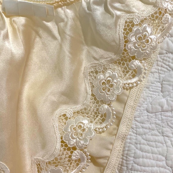 Christies Silk Bra and Panty set. New - Picture 3 of 12